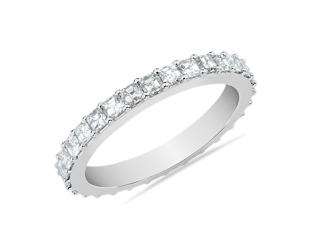 Commemorate your enduring romance with this stunning Bella Vaughan wedding band crafted from gleaming platinum. Glittering diamonds sparkle along the band in an eternal loop of shimmering beauty.