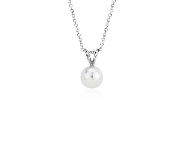 Our highest-quality Akoya cultured pearl, attached to an 18k white gold bail, suspends from a delicate 18k white gold 18" cable chain.