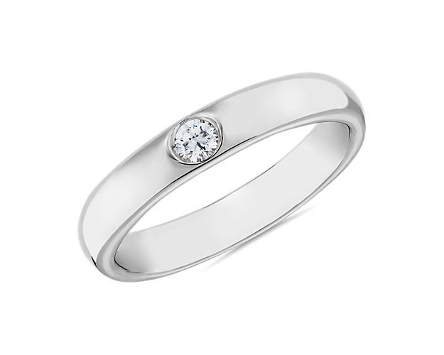 The band that's perfect for every occasion or simply doing nothing at all, this platinum ring gives your ring stack a modern look thanks to a solo diamond featured front and center.